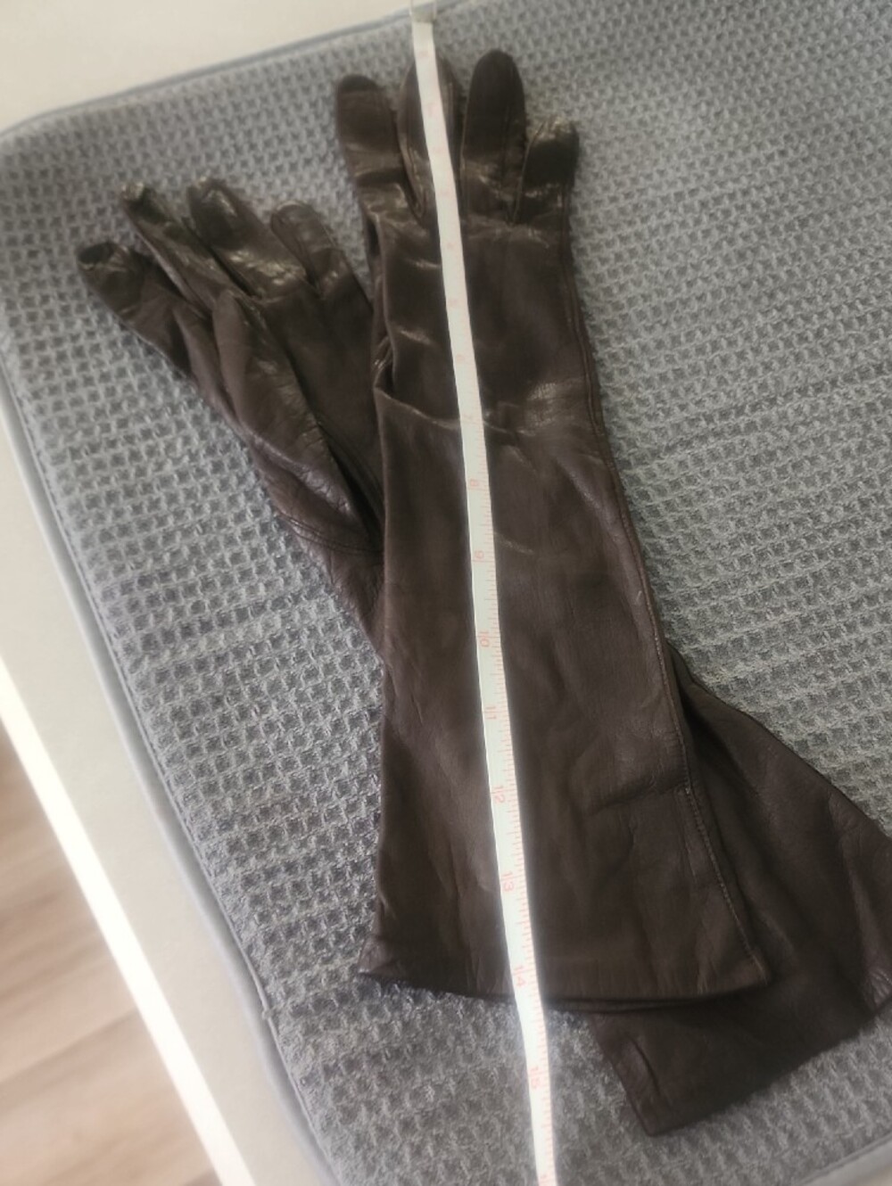 VEUC Vintage Opera Length Very Soft Silk Lined Brown Leather Dress Gloves - Picture 4 of 5